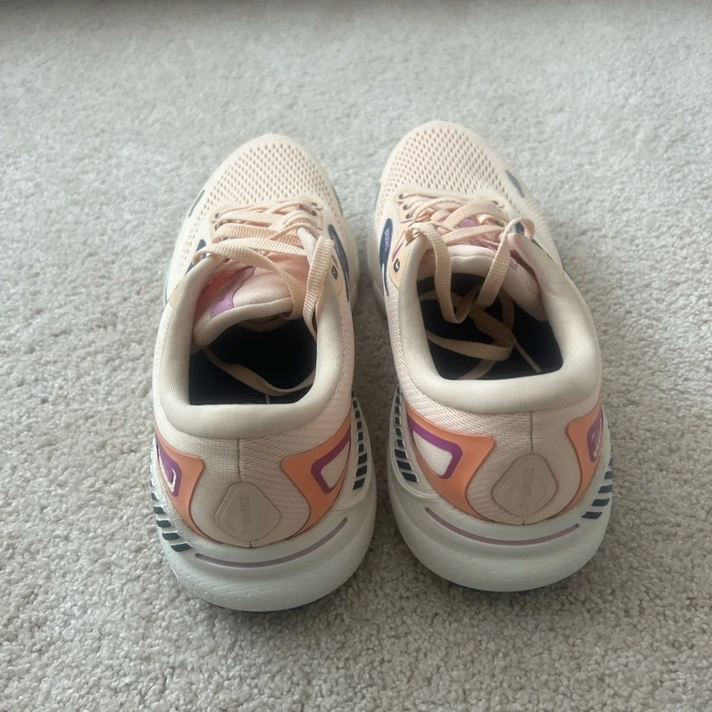 Brooks Women's Adrenaline GTS 23 in Apricot - Picture 4 of 7